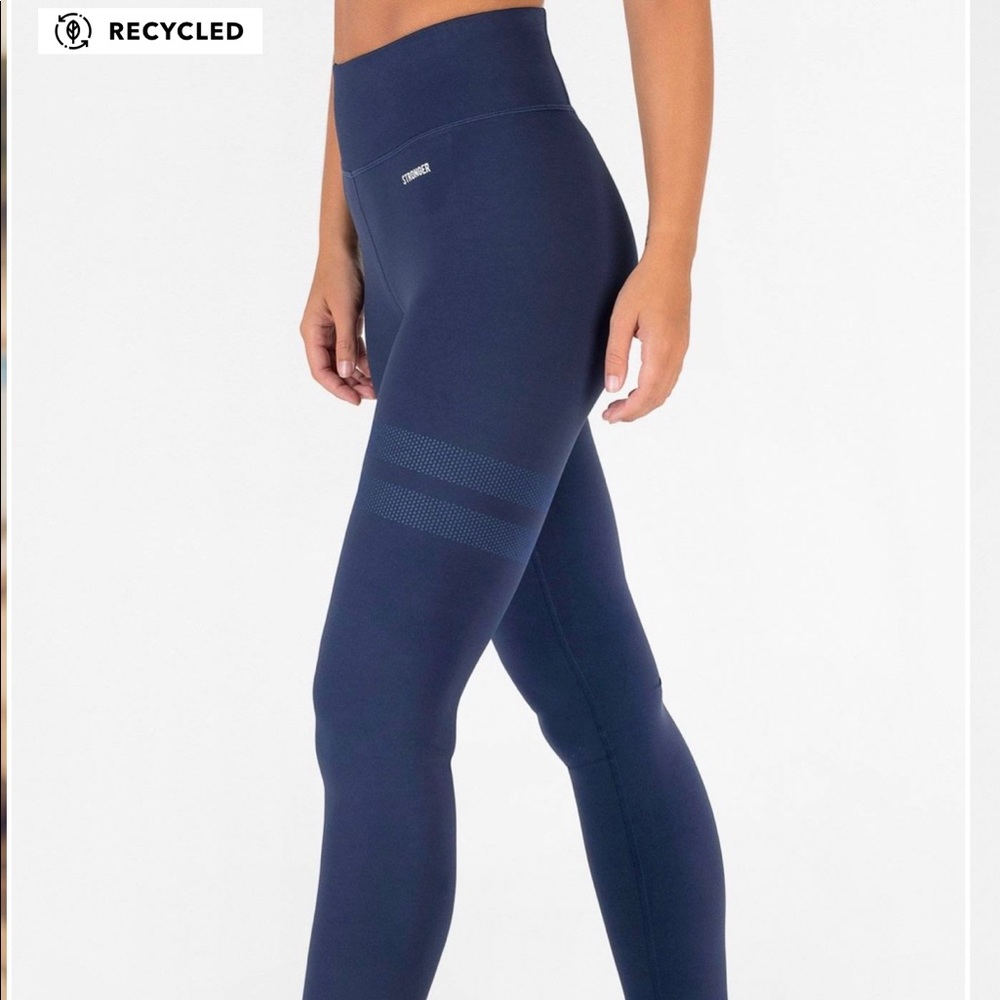 STRONGER - Luna Leggings